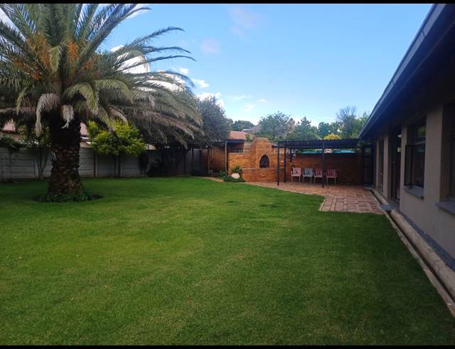 5 BEDROOM HOUSE FOR SALE IN SECUNDA CENTRAL